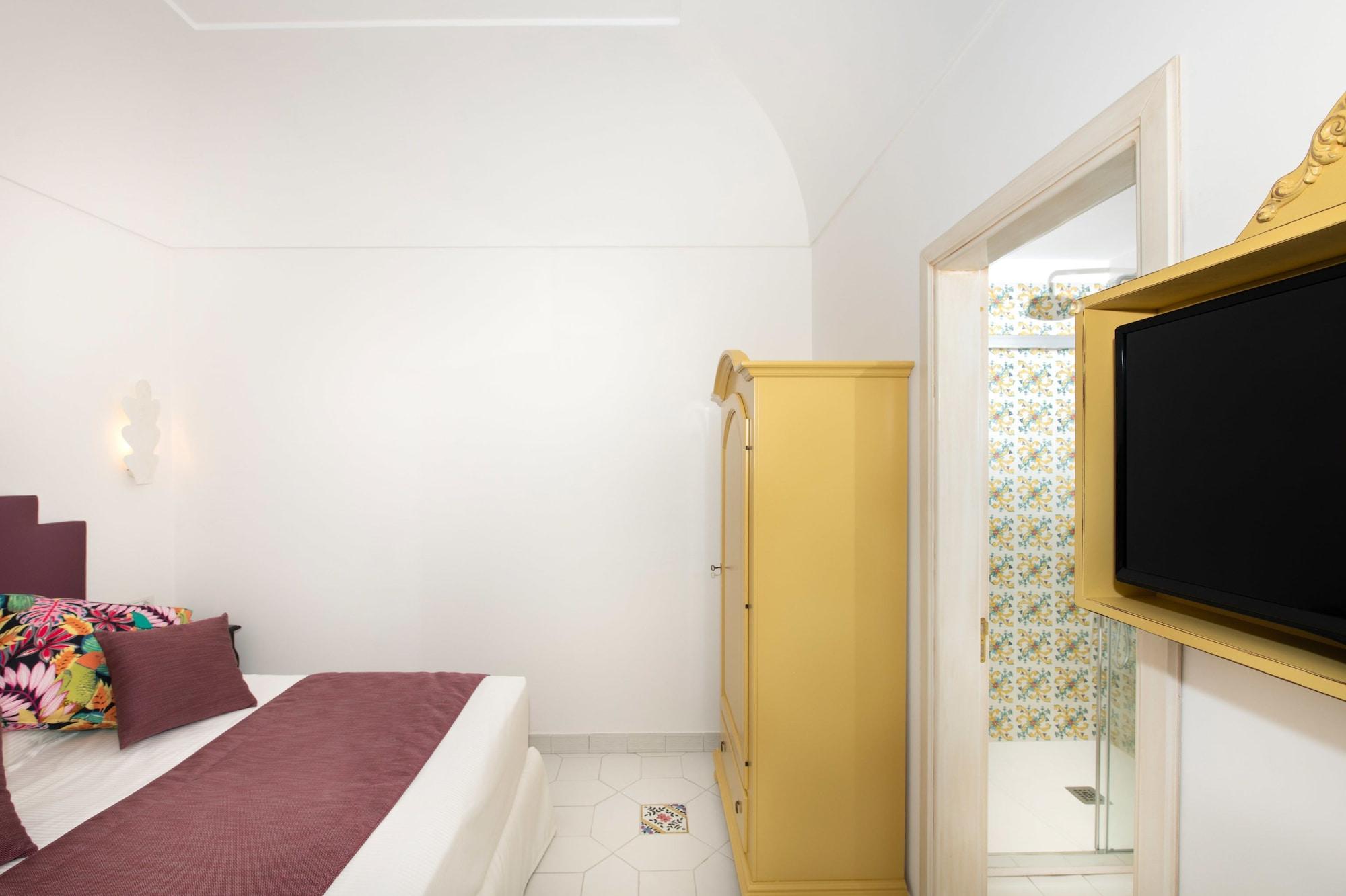 Eden Roc Hotel 4*